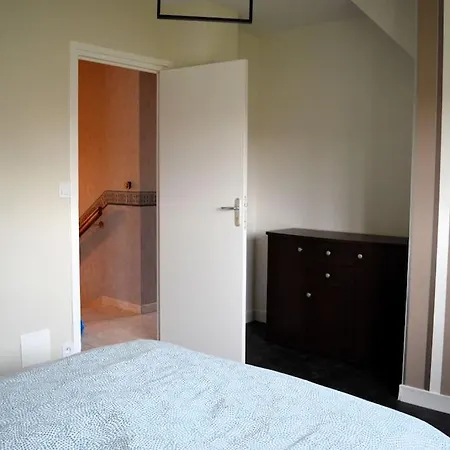 Holiday home Le Dortoir, Maison Familiale - Jardin - 5km Cresserons
