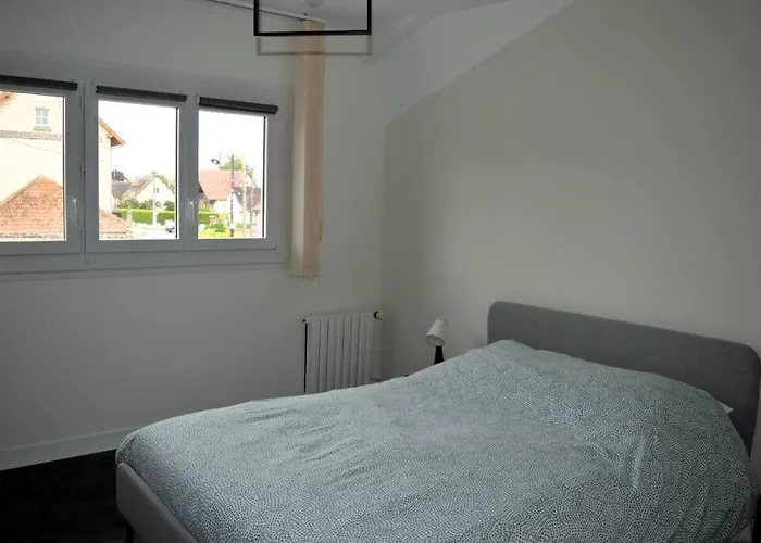 Le Dortoir, Maison Familiale - Jardin - 5km Casa vacanze Cresserons