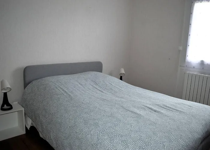 Casa vacanze Le Dortoir, Maison Familiale - Jardin - 5km Cresserons