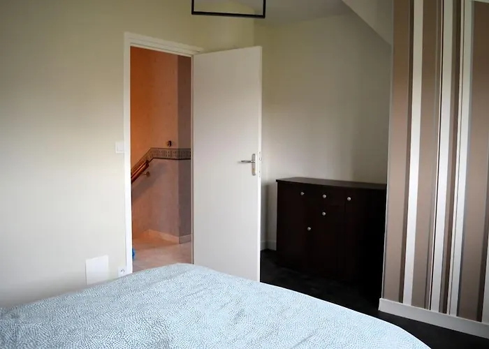 Casa vacanze Le Dortoir, Maison Familiale - Jardin - 5km Cresserons