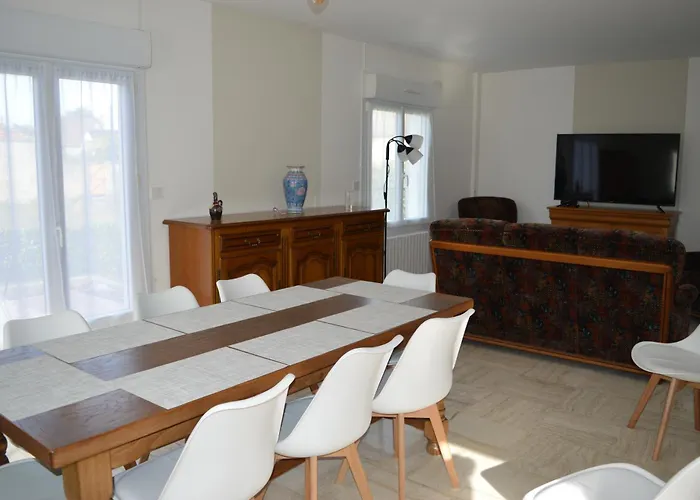 Le Dortoir, Maison Familiale - Jardin - 5km Casa vacanze Cresserons